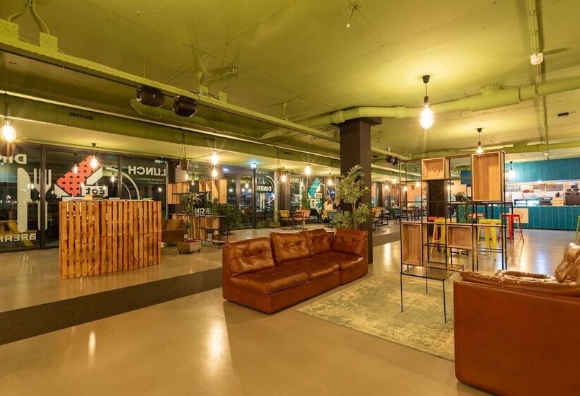 Urban Hotel The Golden Stork