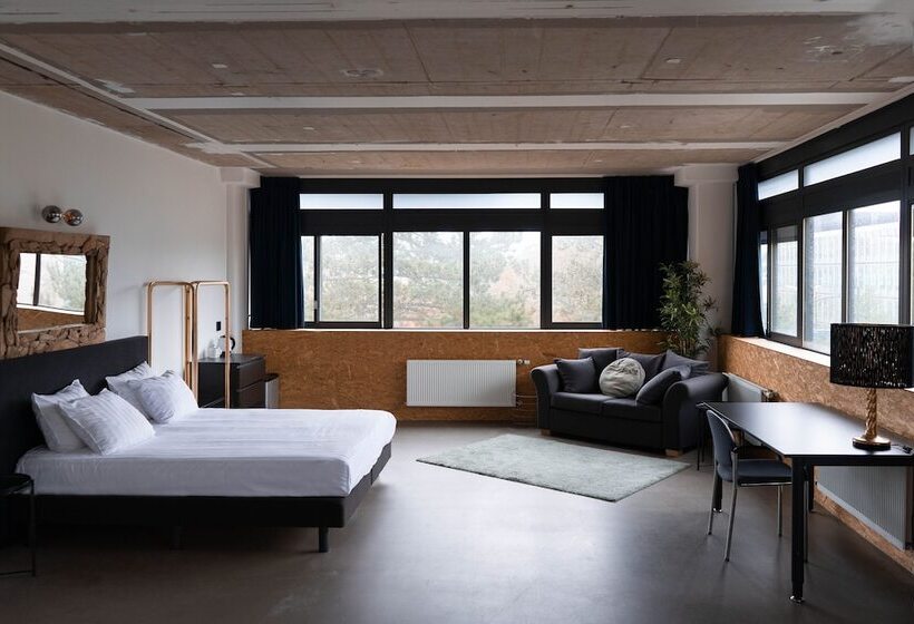 Urban Hotel The Golden Stork