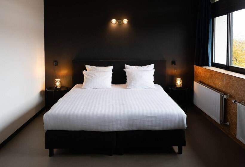 Urban Hotel The Golden Stork