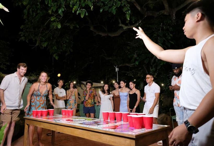 هاستل Mad Monkey Dumaguete