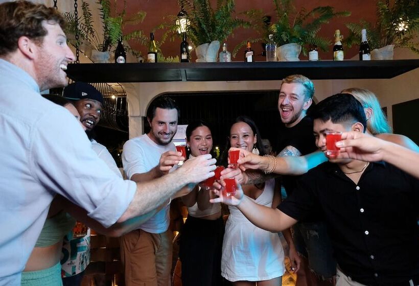 هاستل Mad Monkey Dumaguete