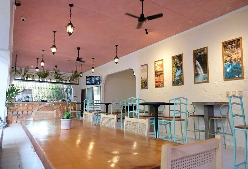 هاستل Mad Monkey Dumaguete