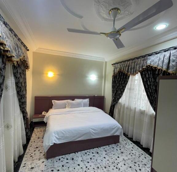 تختخواب و صبحانه George Vee Hotel Ltd