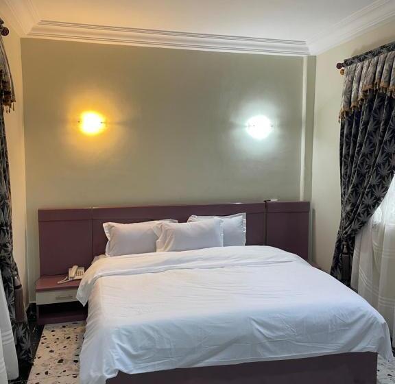 تختخواب و صبحانه George Vee Hotel Ltd