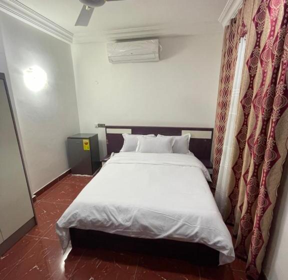 تختخواب و صبحانه George Vee Hotel Ltd