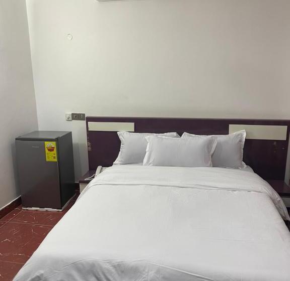 تختخواب و صبحانه George Vee Hotel Ltd