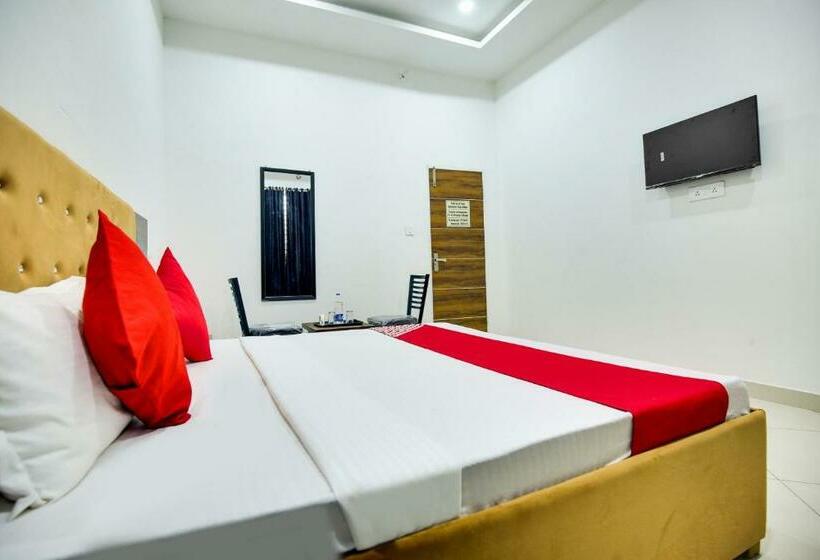 Flagship Hotel Cozy Comfort