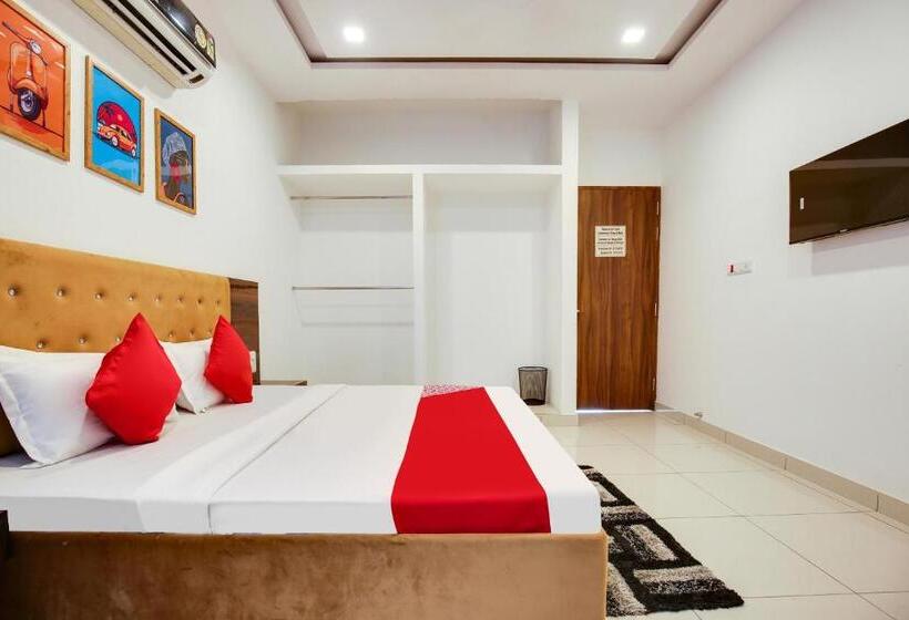 Flagship Hotel Cozy Comfort