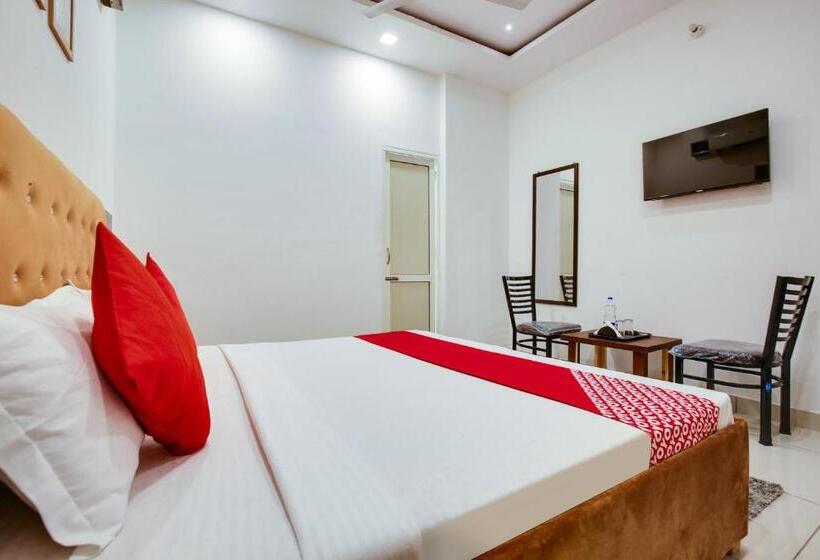 Flagship Hotel Cozy Comfort