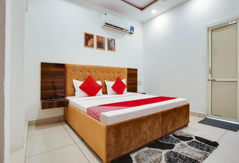 Flagship Hotel Cozy Comfort