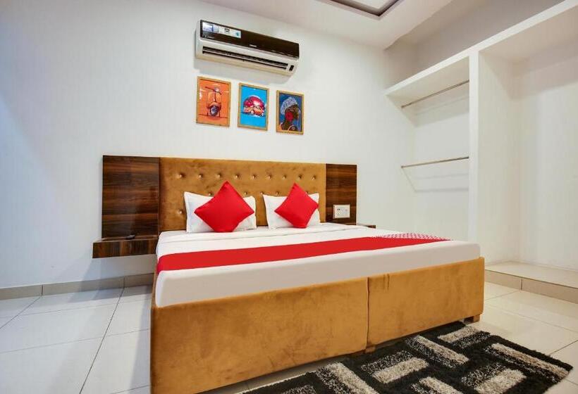 Flagship Hotel Cozy Comfort