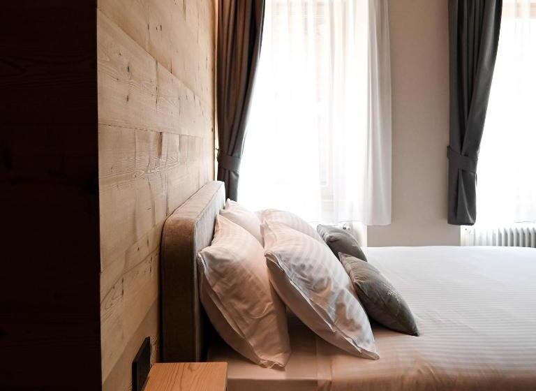 בית מלון כפרי Grey Castle Garnì&suite