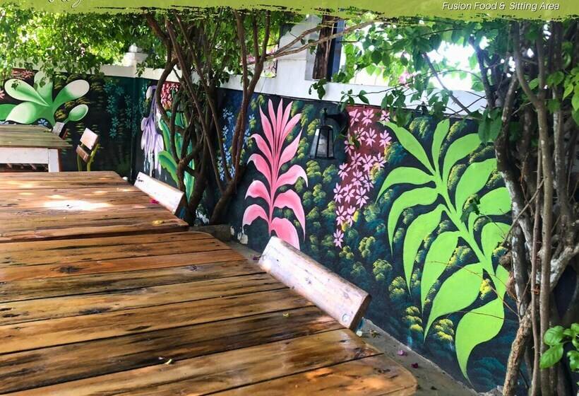 فندق Tribe Inn & Rooftop Lounge