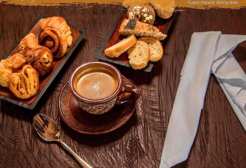 فندق Tribe Inn & Rooftop Lounge