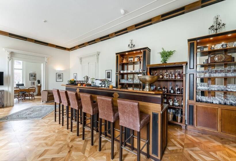 ホテル Zámek Dobřenice