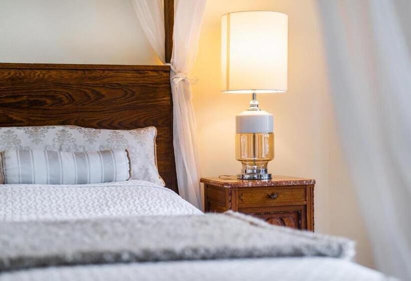 ホテル Zámek Dobřenice