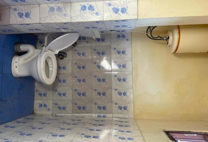 Oyo Hotel White Dove