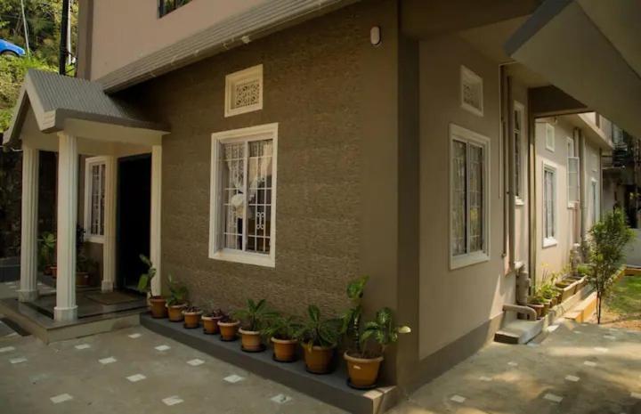 פנסיון Bri Mansion