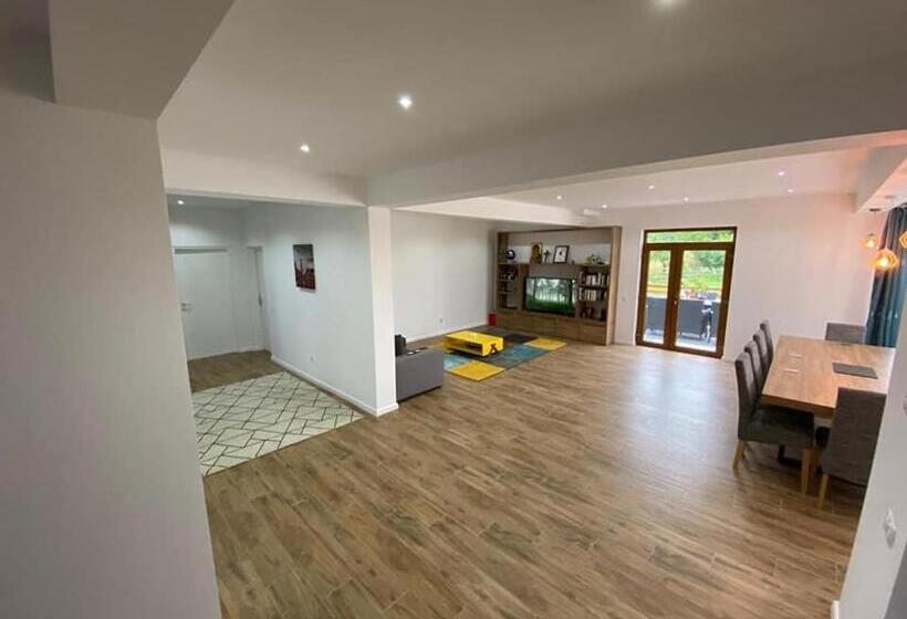 בית מלון כפרי Agropensiunea La Bunici