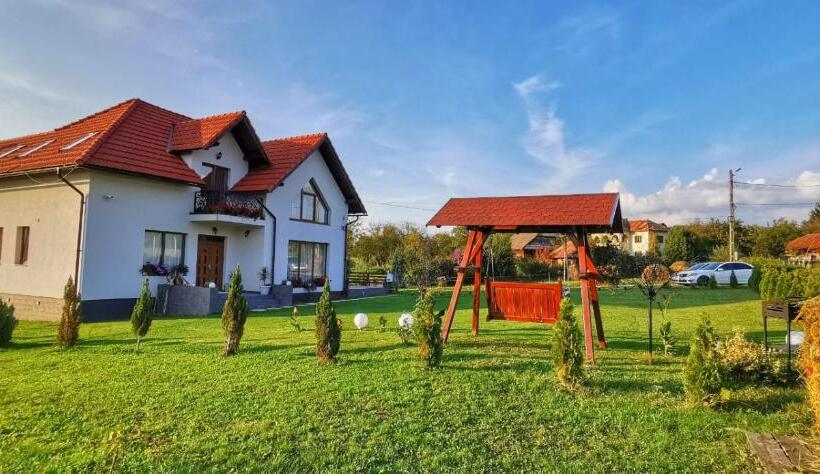 فندق Agropensiunea La Bunici