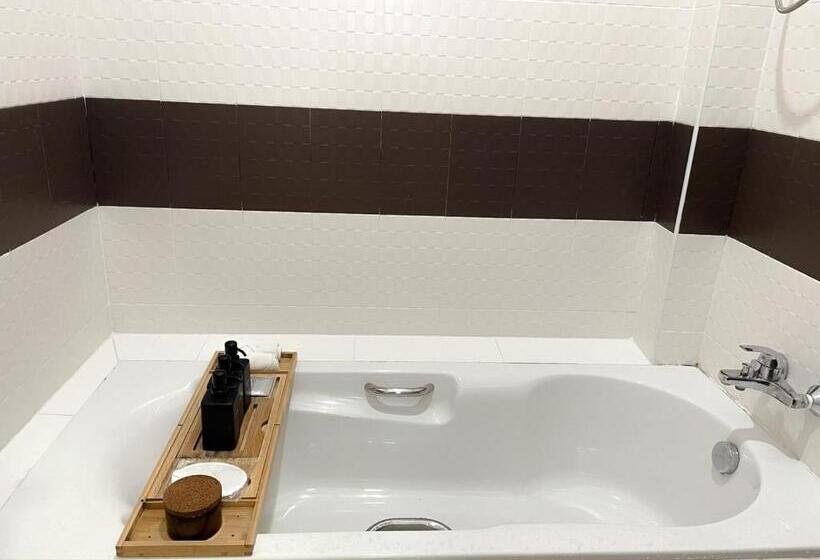 酒店 Chaithalay Khanom Resort