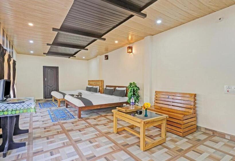 בית מלון כפרי Collection O 88138 Furbish Waterfall Resort