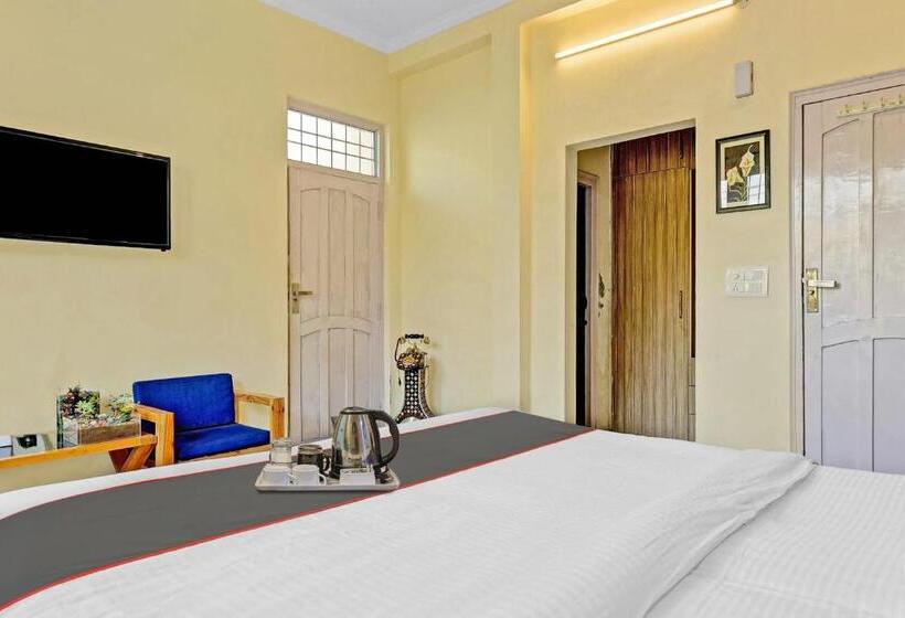 فندق Collection O 88138 Furbish Waterfall Resort