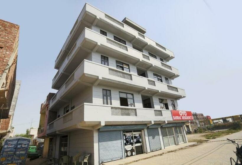 ホテル Spot On 75328 Sanrac Residency