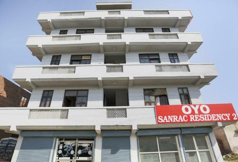 ホテル Spot On 75328 Sanrac Residency