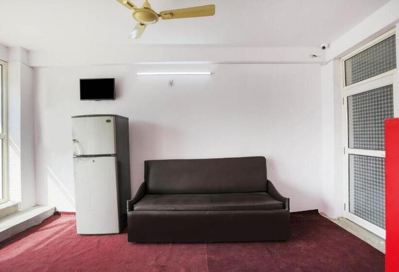 ホテル Spot On 75328 Sanrac Residency