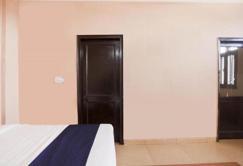 ホテル Spot On 75328 Sanrac Residency