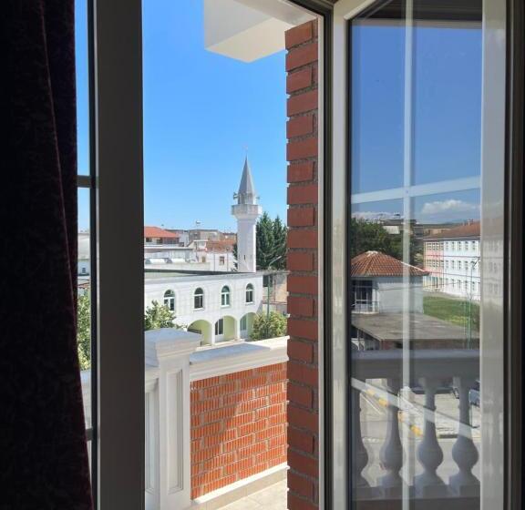 בית מלון כפרי Xhelili