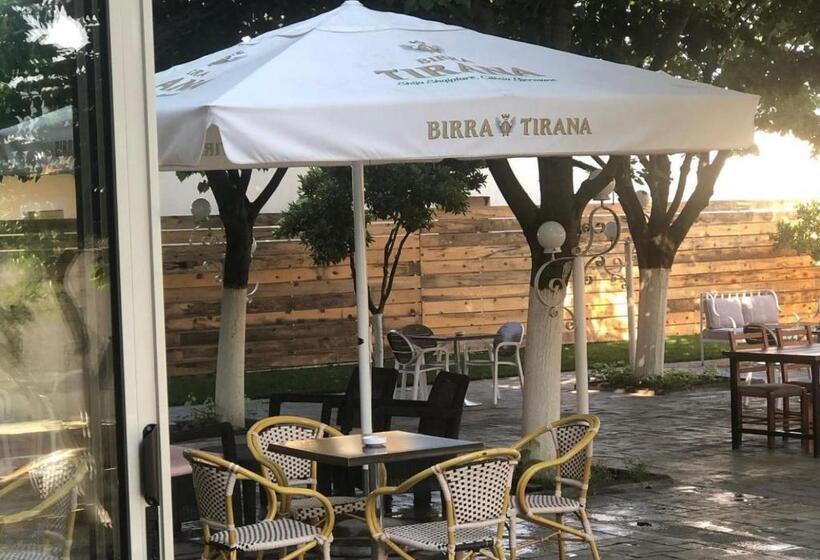 בית מלון כפרי Xhelili