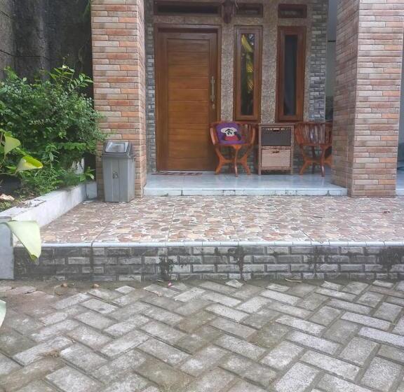 ペンション Madasari House Karinduaji