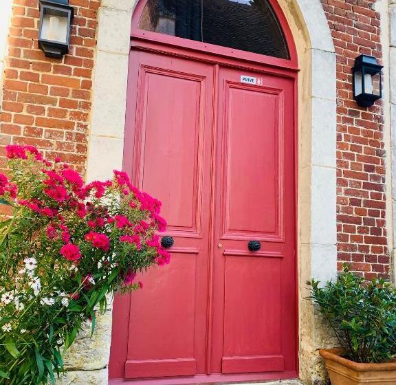 بنسيون Le Petit Chapitre