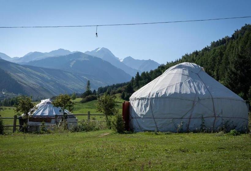استراحتگاه Karakol Yurt Village