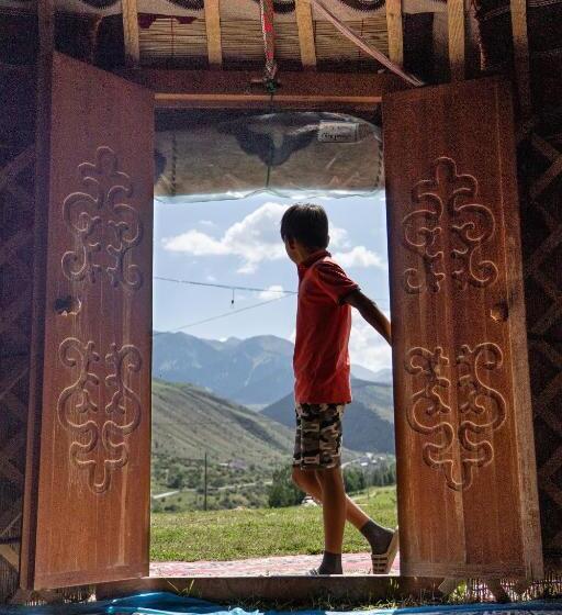 استراحتگاه Karakol Yurt Village