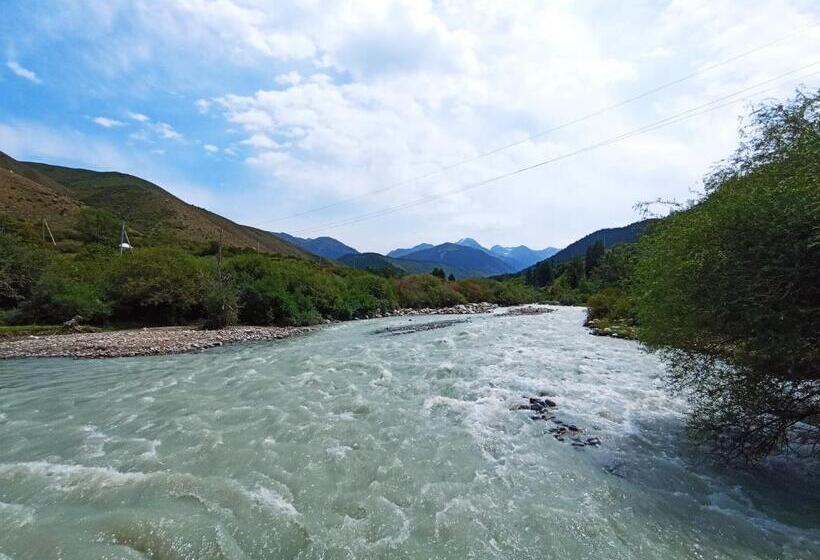 استراحتگاه Karakol Yurt Village