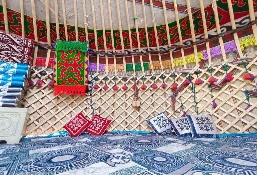 استراحتگاه Karakol Yurt Village