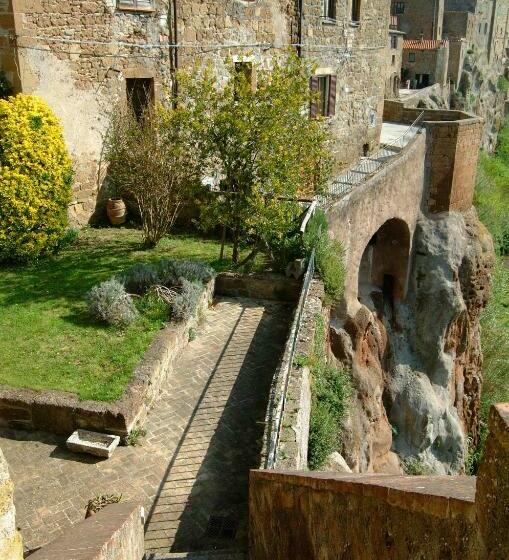 تختخواب و صبحانه Un Giardino Nel Tufo