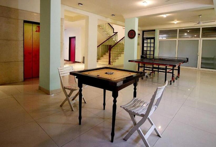 Collection O 8704 Hotel Sakshi