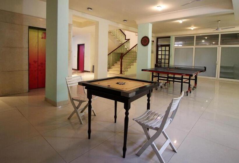 Collection O 8704 Hotel Sakshi