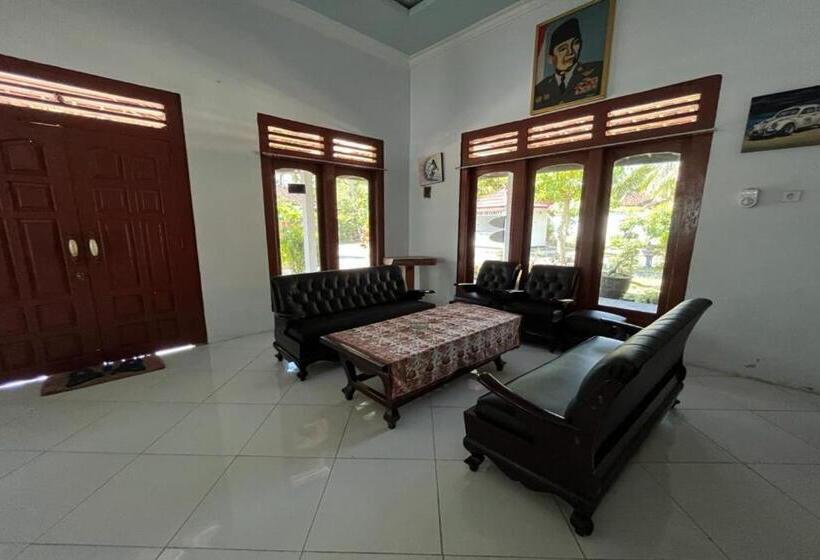 هتل Capital O 92615 Villa Utama D Alas Purwo