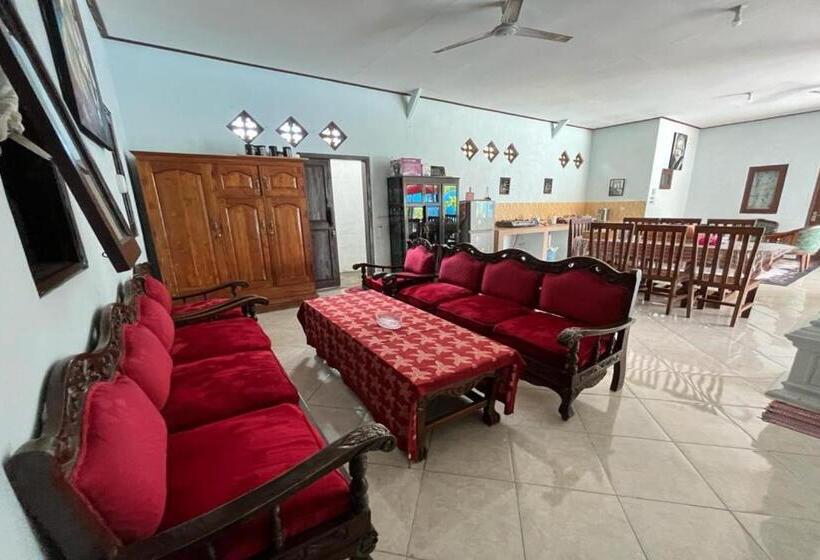 هتل Capital O 92615 Villa Utama D Alas Purwo