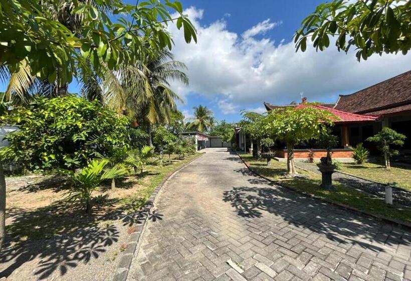 هتل Capital O 92615 Villa Utama D Alas Purwo