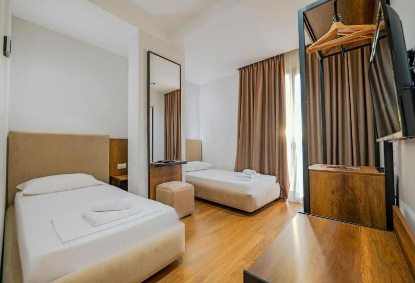 בית מלון כפרי Central