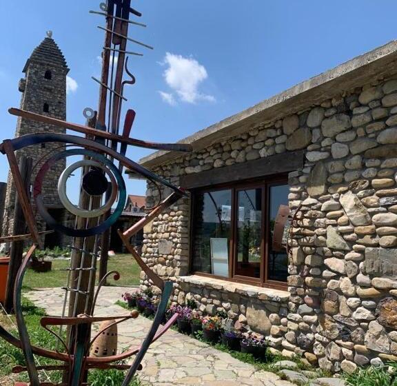 هتل Golden Cradle