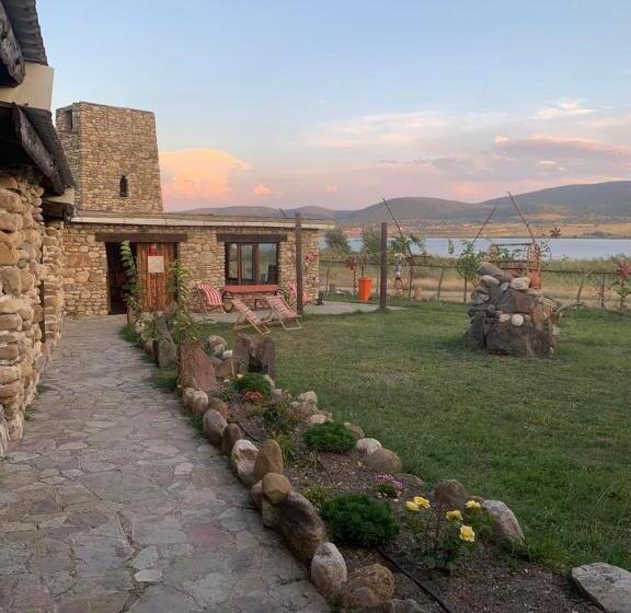 هتل Golden Cradle