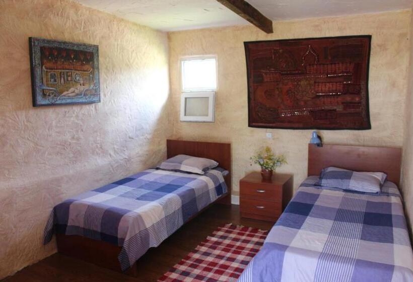 هتل Golden Cradle