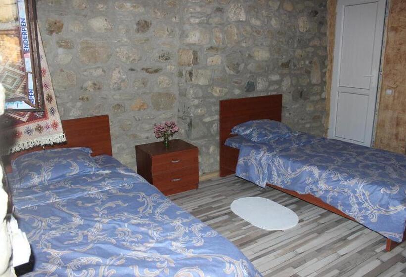 هتل Golden Cradle